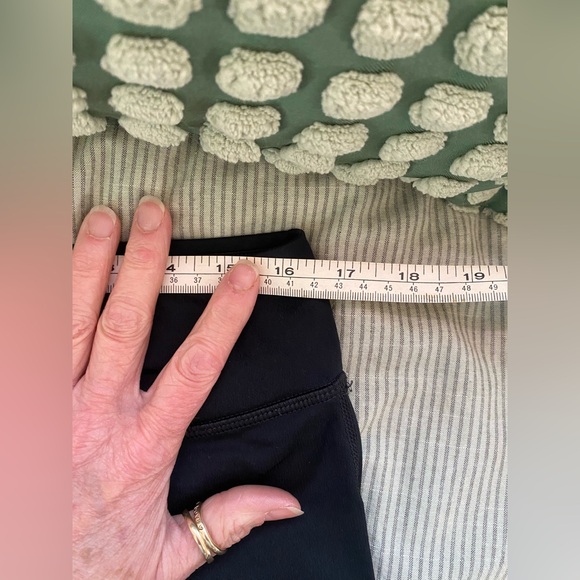 Under Armour Fitted Cold Gear Dark Leggings, Size L - Picture 8 of 9